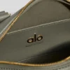Alo Mini Voyage - Cuero olivo