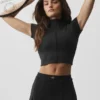 Alo Softsculpt de pantalón corto con cremallera completa - Negro