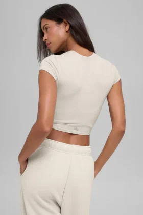 Alosoft Crop Finesse de manga corta – Beige