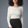 Blusa de manga larga con fruncidos - Marfil