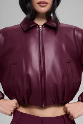 Bomber corto Premier de imitación de cuero – Burdeos