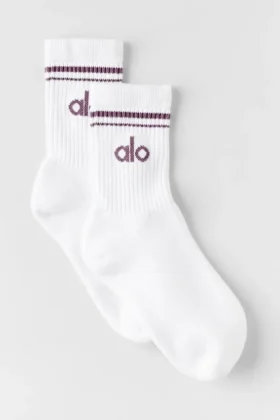 Calcetines unisex de caña media estilo retro - Blanco/Beso de ciruela