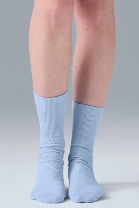 Calcetines unisex de media caña «Understated» – Azul concha