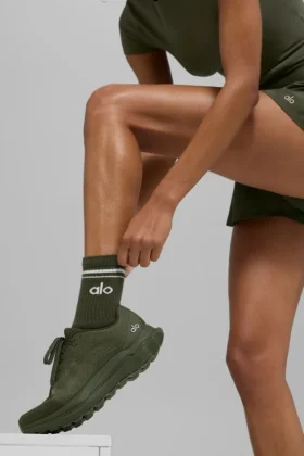 Calcetines unisex de talle medio estilo retro – Verde oliva/Blanco