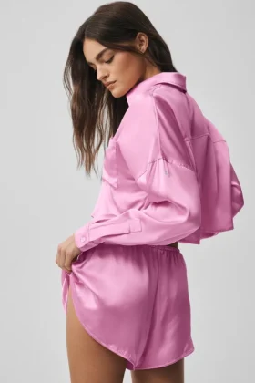 Camisa corta de seda luminosa con botones y manga larga – Rosa Candy Heart