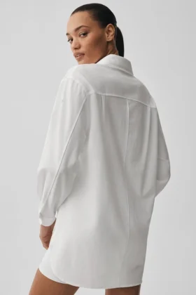 Camisa de manga larga con botones Dreamscape – Blanca