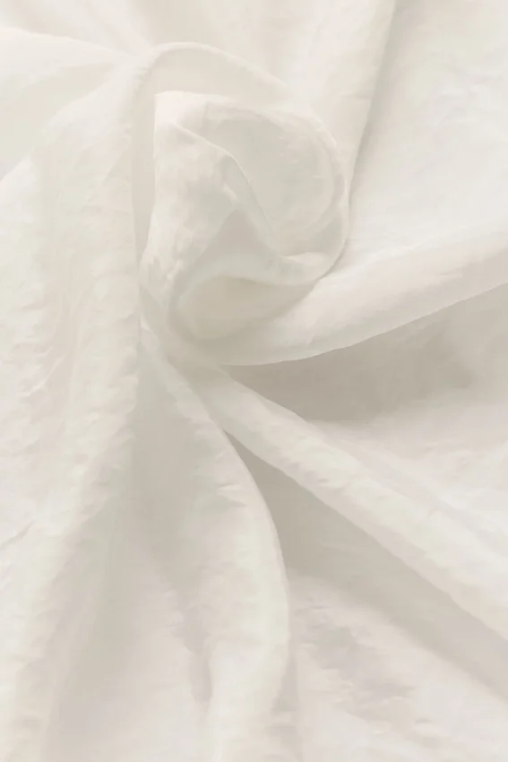 Camisa de manga larga con botones «Golden Hour», semitransparente — Marfil