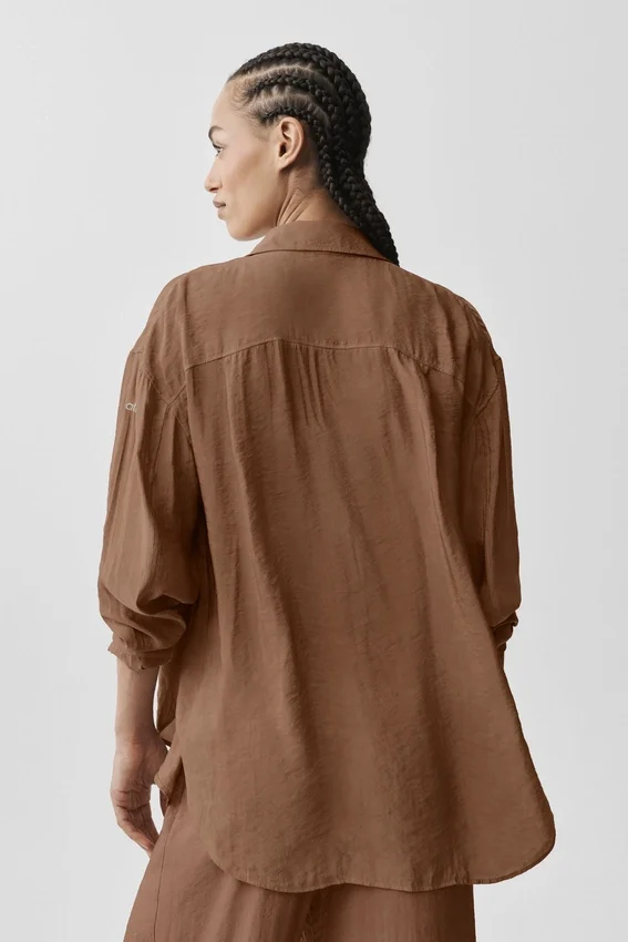 Camisa de manga larga con botones «Golden Hour» semitransparente — Marrón «Sun Kissed»