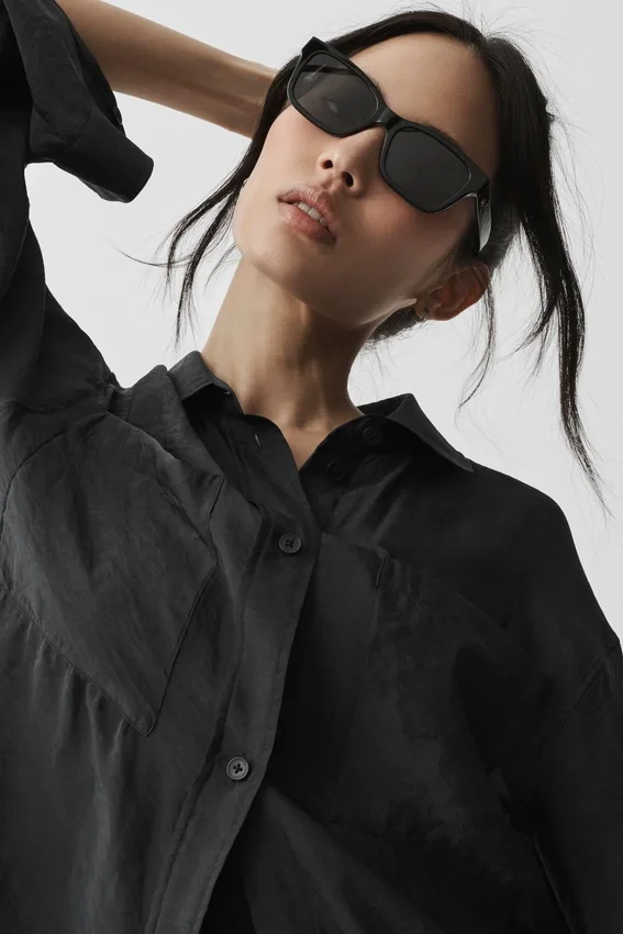 Camisa de manga larga con botones «Golden Hour» semitransparente — Negro