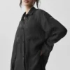 Camisa de manga larga con botones «Golden Hour» semitransparente — Negro
