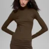 Camisa de manga larga con cuello alto Mesmerize acanalada - Espresso