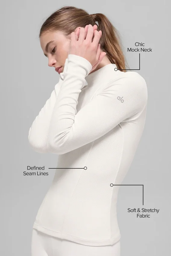Camisa de manga larga con cuello alto y diseño acanalado de la colección Mesmerize - Marfil