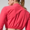 Camiseta corta Breezy con cremallera completa - Rojo caramelo