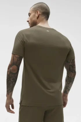 Camiseta de cuello redondo y manga corta Alo Vapor – Olive Tree