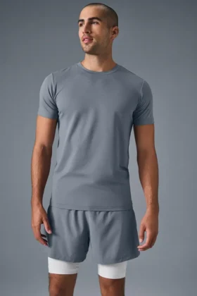Camiseta de cuello redondo y manga corta Conquer Reform - Gris acero