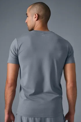 Camiseta de cuello redondo y manga corta Conquer Reform – Gris acero