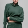 Camiseta de manga larga con cuello alto «Waffle Weekend Escape» - Verde trébol