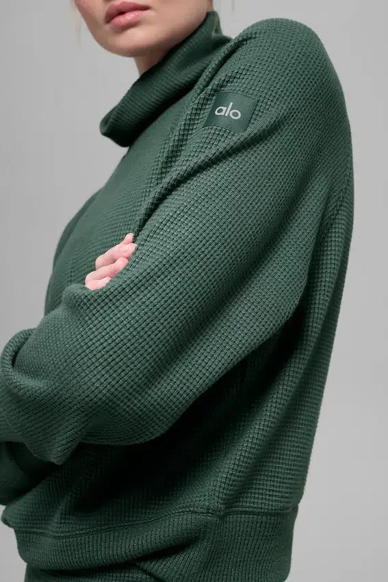 Camiseta de manga larga con cuello alto «Waffle Weekend Escape» - Verde trébol