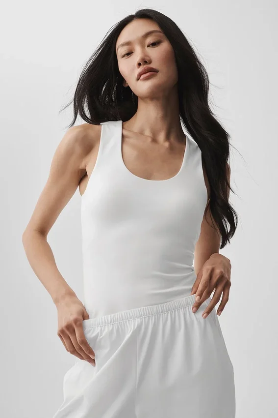 Camiseta de tirantes con sostén integrado Alo Softsculpt No Nonsense - Blanco