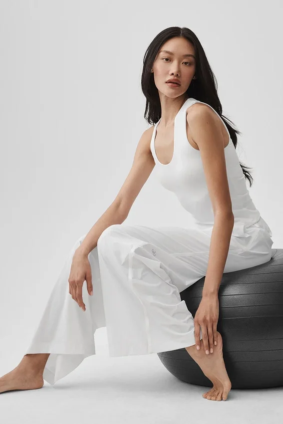 Camiseta de tirantes con sostén integrado Alo Softsculpt No Nonsense - Blanco