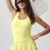 Camiseta de tirantes con sostén integrado Alo Softsculpt No Nonsense - Color Sunshine