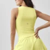 Camiseta de tirantes con sostén integrado Alo Softsculpt No Nonsense - Color Sunshine