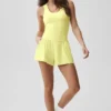 Camiseta de tirantes con sostén integrado Alo Softsculpt No Nonsense - Color Sunshine