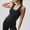 Camiseta de tirantes con sostén integrado Alo Softsculpt No Nonsense - Negro