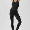 Camiseta de tirantes con sostén integrado Alo Softsculpt No Nonsense - Negro