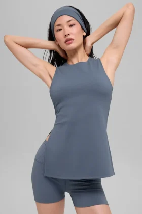 Camiseta de tirantes con sostén integrado Alo Softsculpt Precision de largo completo - Bluestone