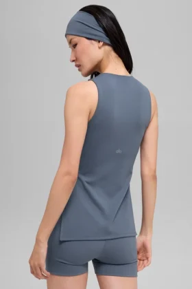 Camiseta de tirantes con sostén integrado Alo Softsculpt Precision de largo completo – Bluestone
