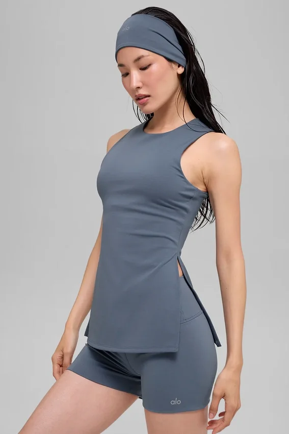 Camiseta de tirantes con sostén integrado Alo Softsculpt Precision de largo completo - Bluestone