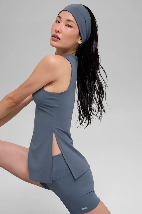 Camiseta de tirantes con sostén integrado Alo Softsculpt Precision de largo completo - Bluestone