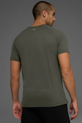 Camiseta raglán Triumph – Verde sigiloso