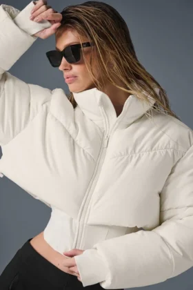 Chaqueta acolchada con corte de corsé Main Act – Marfil/Marfil