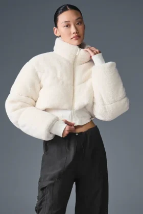 Chaqueta acolchada tipo corsé Sherpa Main Act - Marfil