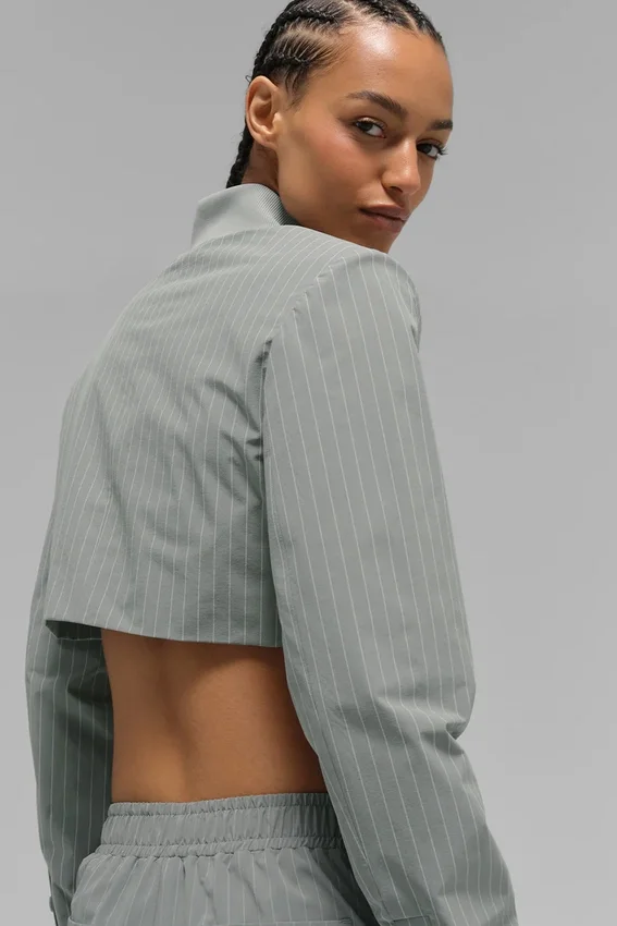 Chaqueta corta con cremallera completa Main Character a rayas finas - Gris lunar/Blanco