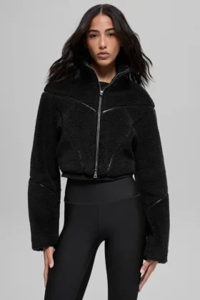 Chaqueta corta de felpa con corte lateral - Negro