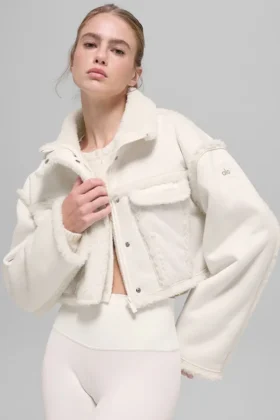 Chaqueta corta de imitación de piel de oveja «Snowfall» - Marfil