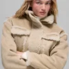 Chaqueta corta de imitación de piel de oveja «Snowfall» - Marrón bosque