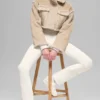 Chaqueta corta de imitación de piel de oveja «Snowfall» - Marrón bosque