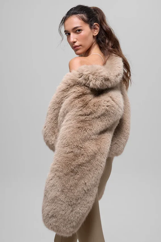 Chaqueta corta de piel sintética opulenta - Avena