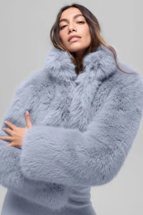 Chaqueta corta de piel sintética opulenta - Escarcha invernal
