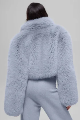 Chaqueta corta de piel sintética opulenta – Escarcha invernal