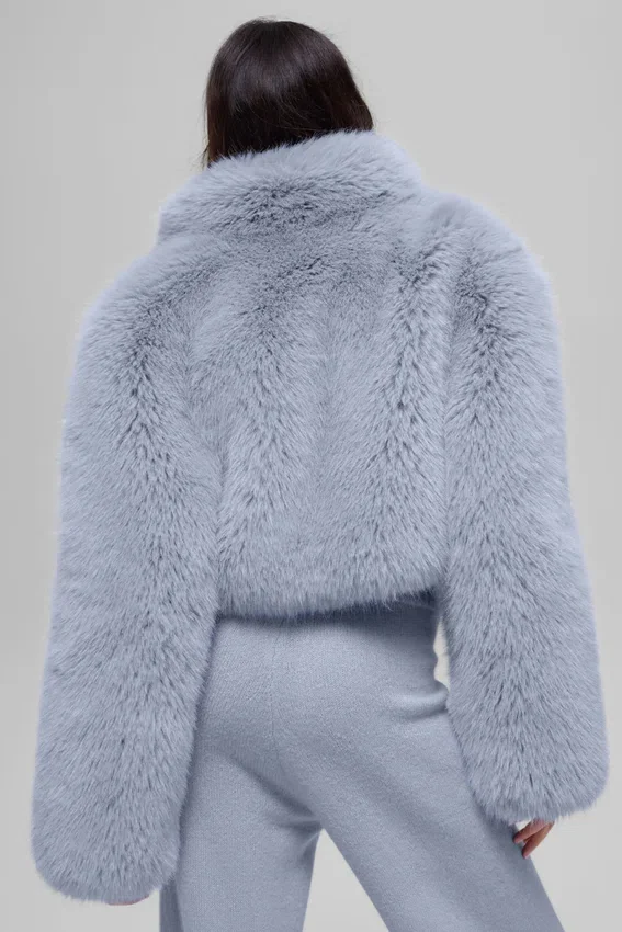 Chaqueta corta de piel sintética opulenta - Escarcha invernal