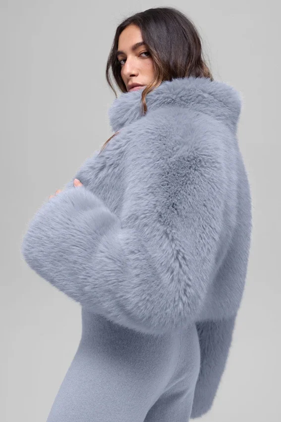 Chaqueta corta de piel sintética opulenta - Escarcha invernal