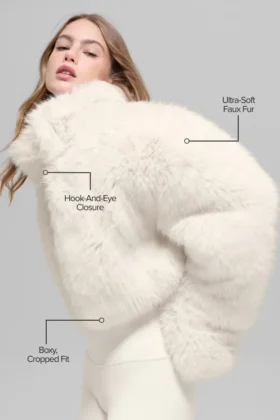 Chaqueta corta de piel sintética opulenta – Marfil