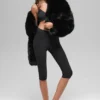 Chaqueta corta de piel sintética opulenta - Negro