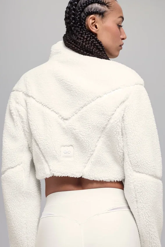 Chaqueta corta de sherpa con corte lateral - Marfil