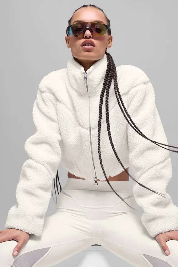 Chaqueta corta de sherpa con corte lateral - Marfil